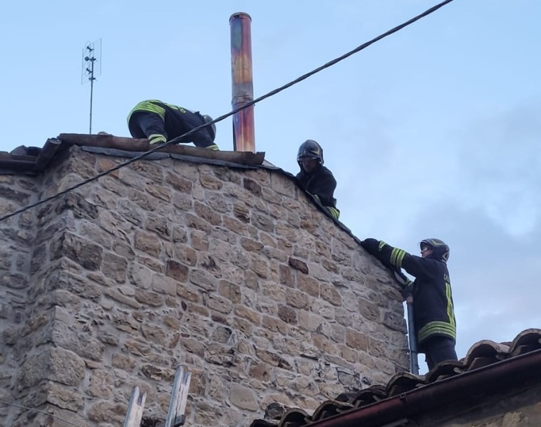 incendio-camino-sottotetto-carunchio