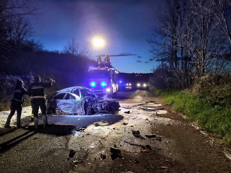 auto-contro-pilastro-selvotta-2