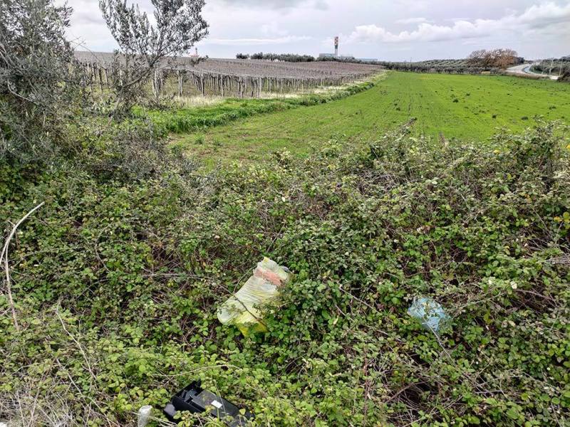 La strada ostaggio dei rifiuti