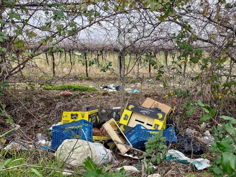 La strada ostaggio dei rifiuti