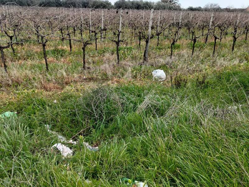 La strada ostaggio dei rifiuti