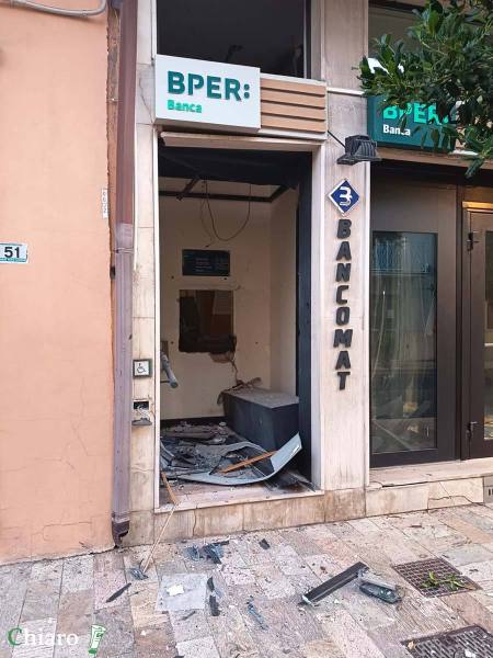 bancomat-esploso-gissi-1