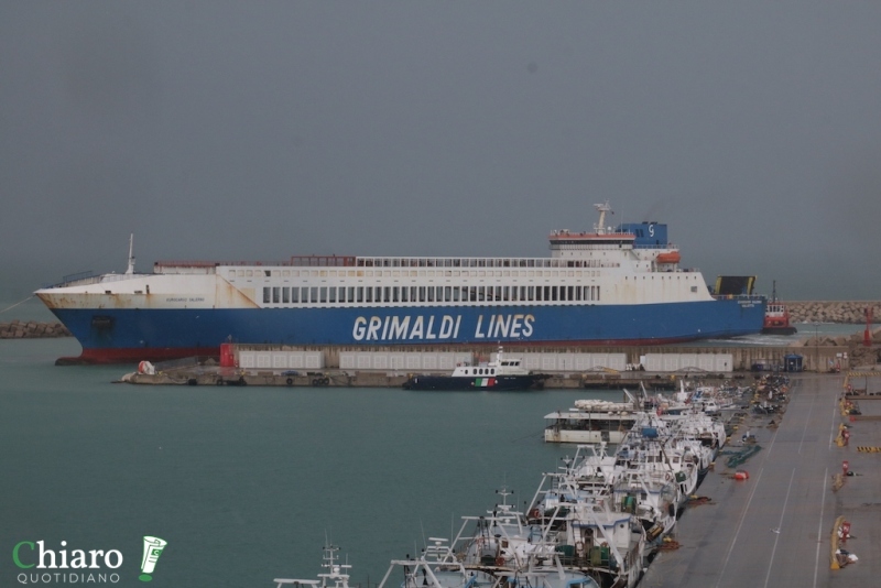 Eurocargo Salerno attracca a Punta Penna