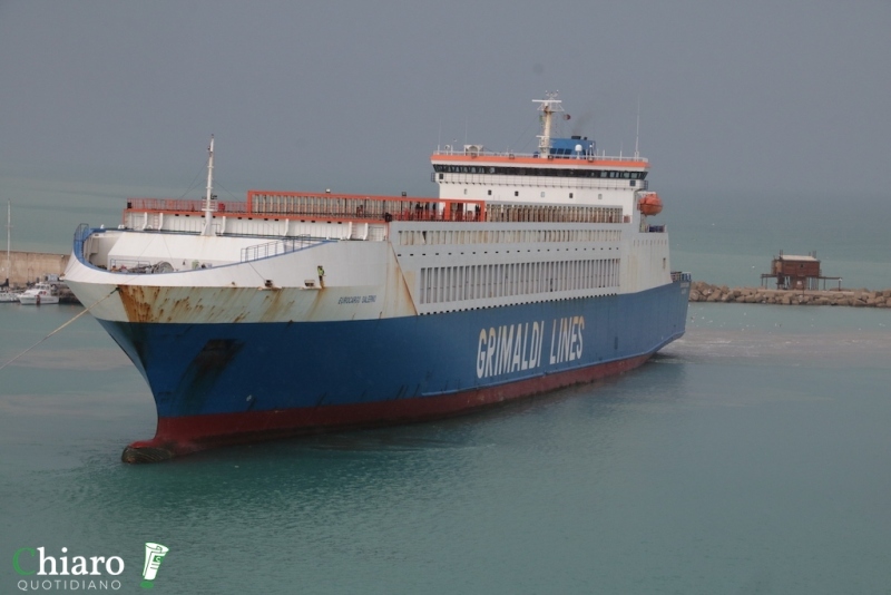 Eurocargo Salerno attracca a Punta Penna