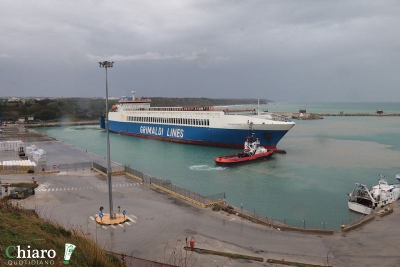 Eurocargo Salerno attracca a Punta Penna