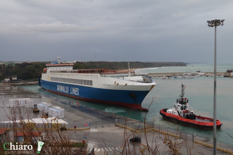 Eurocargo Salerno attracca a Punta Penna