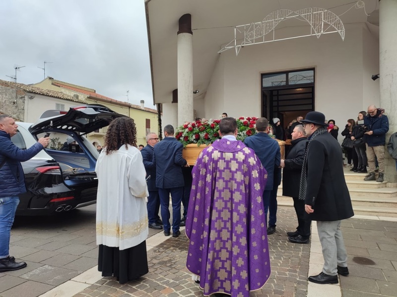 funerale-carolina-daddario-3