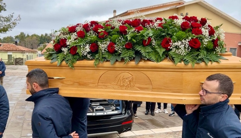 funerale-carolina-daddario-6