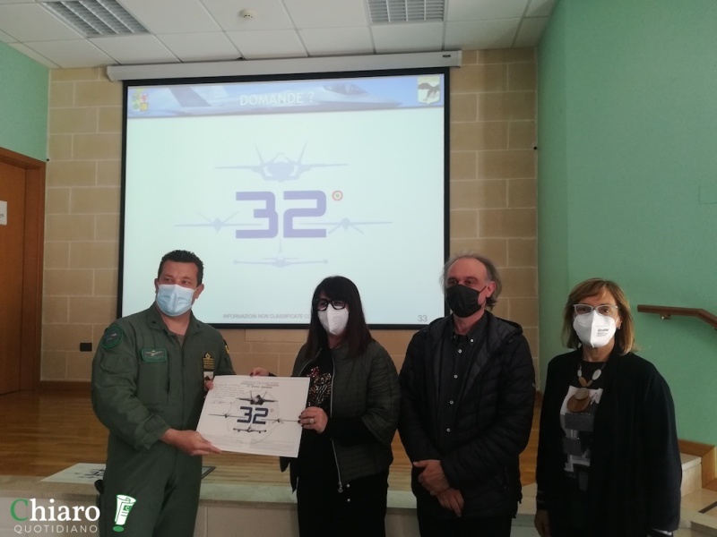 Gli alunni della Paolucci alla base di Amendola