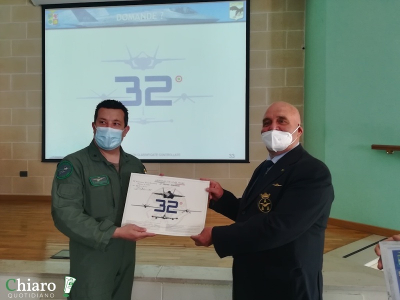 Gli alunni della Paolucci alla base di Amendola