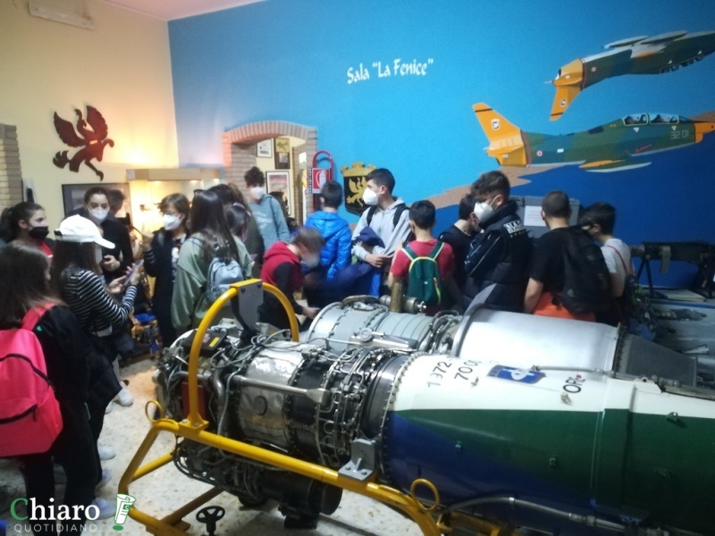 Gli alunni della Paolucci alla base di Amendola