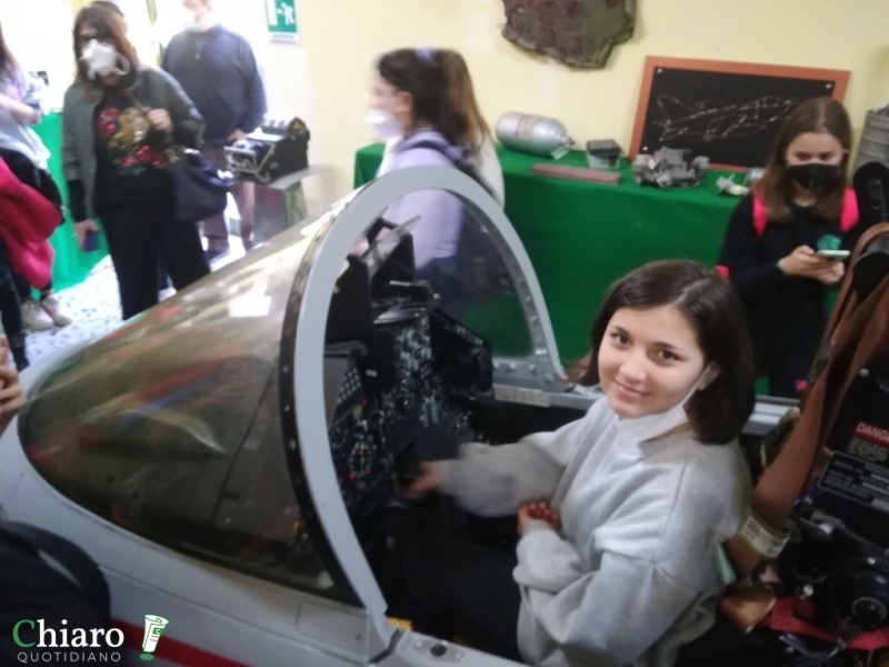 Gli alunni della Paolucci alla base di Amendola