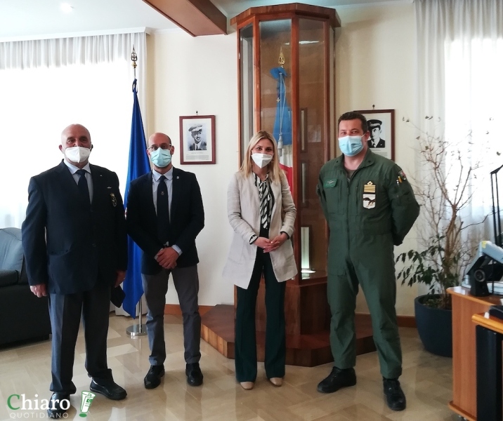 Gli alunni della Paolucci alla base di Amendola