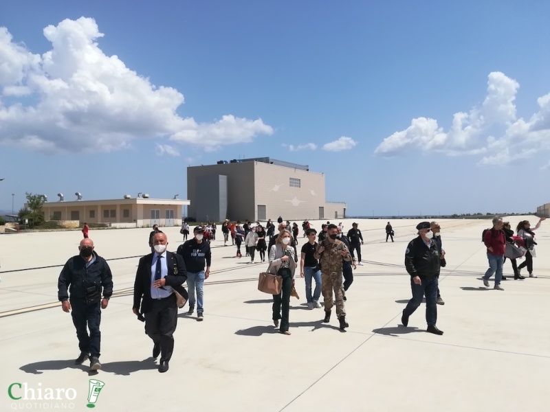 Gli alunni della Paolucci alla base di Amendola