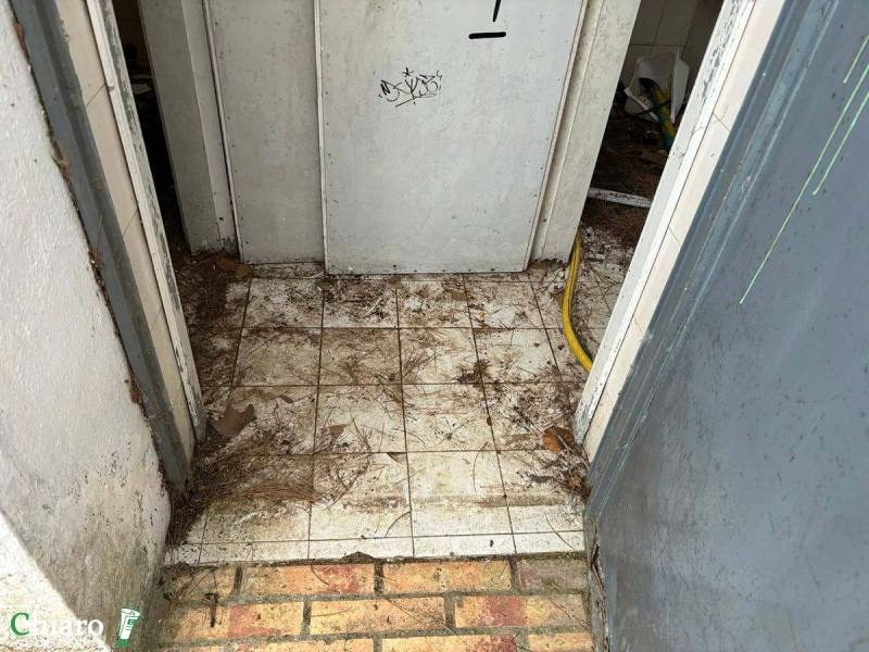 Bagni distrutti alla villa comunale di Vasto