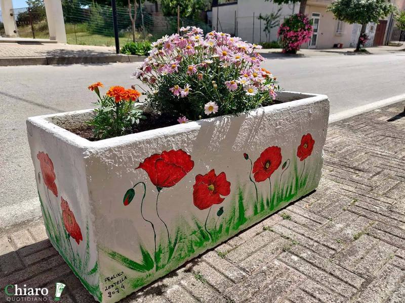 I vasi colorati dai bambini di Lentella