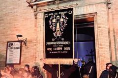 Lo stendardo fa la sua uscita dalla chiesa di Santa Chiara