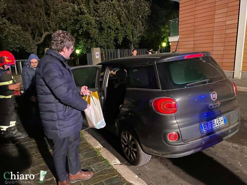 L’auto di Menna in fiamme