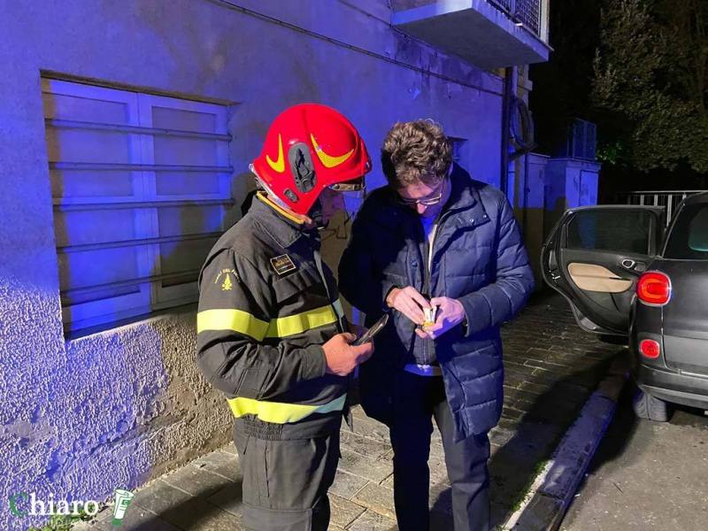 L’auto di Menna in fiamme
