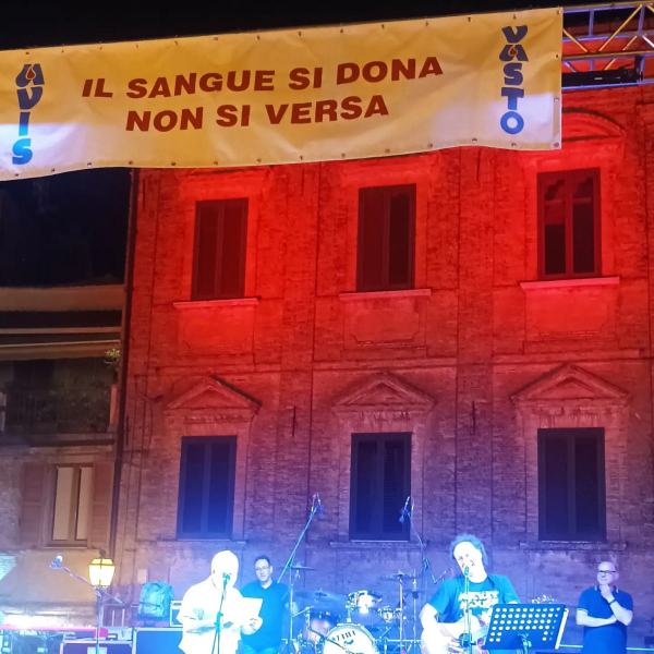 L'Avis Vasto fa festa con Uccio De Santis