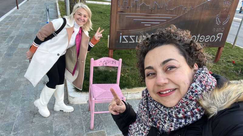 Le sedie rosa di Lory a Colori