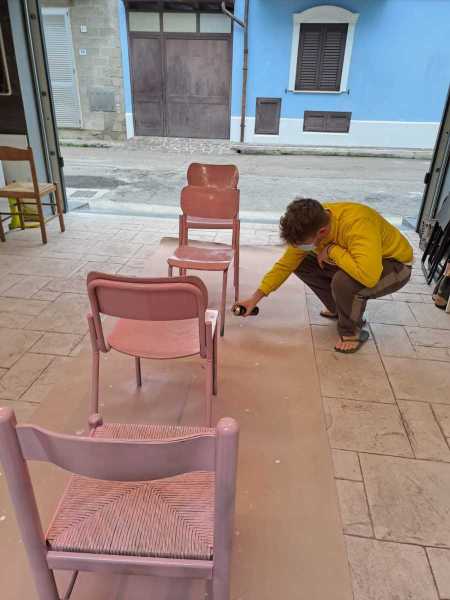 Le sedie rosa di Lory a Colori