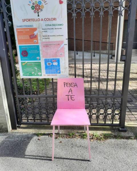 Le sedie rosa di Lory a Colori