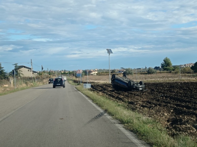 auto-ribaltata-monteodorosio-10nov2023