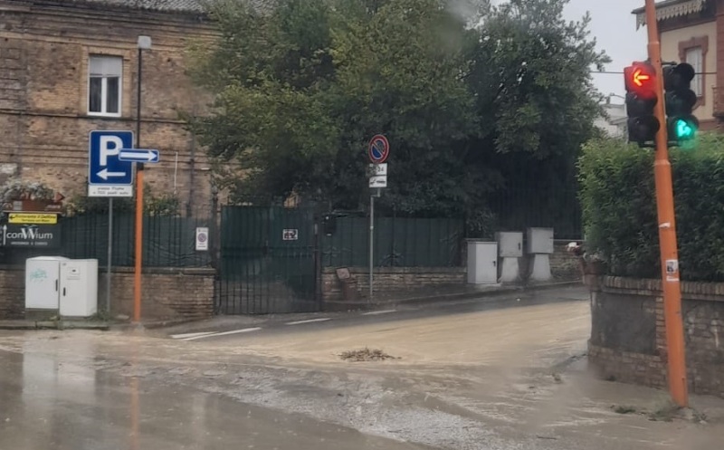 Fiumi di fango sulle strade di Vasto Marina