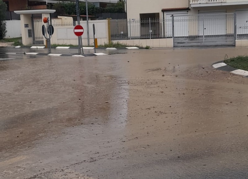 Fiumi di fango sulle strade di Vasto Marina