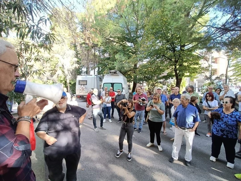 protesta-abbattimento-pini-4