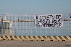 Caro gasolio, pescatori bloccano il porto di Vasto