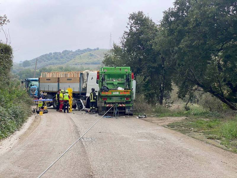 Scontro tra mezzi pesanti sulla fondovalle Cena