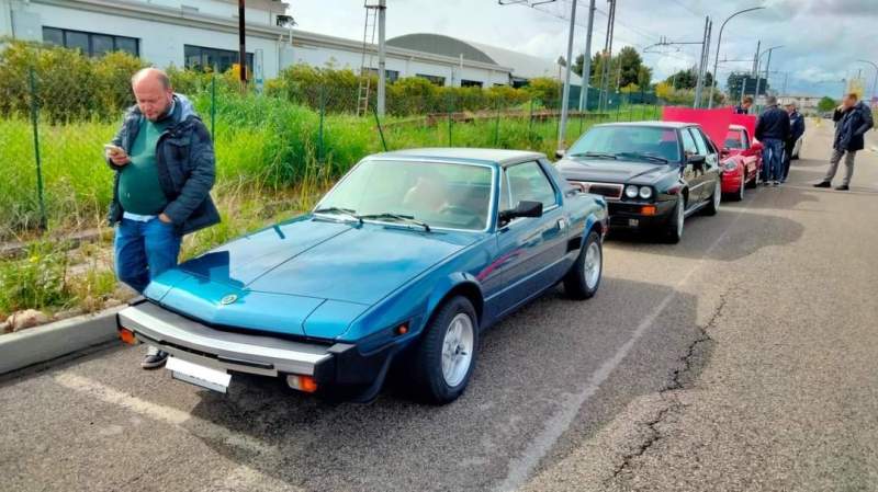 In primo piano una Fiat X1/9 Bertone