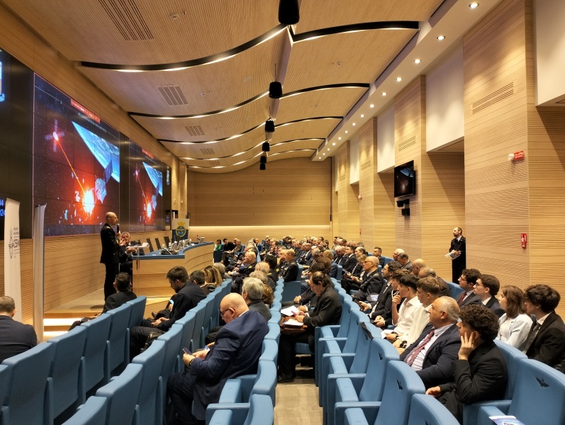 2-Studenti-Mattioli-e-Mattei-in-conferenza