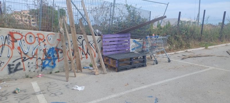 rifiuti-parcheggio-parco-moscato