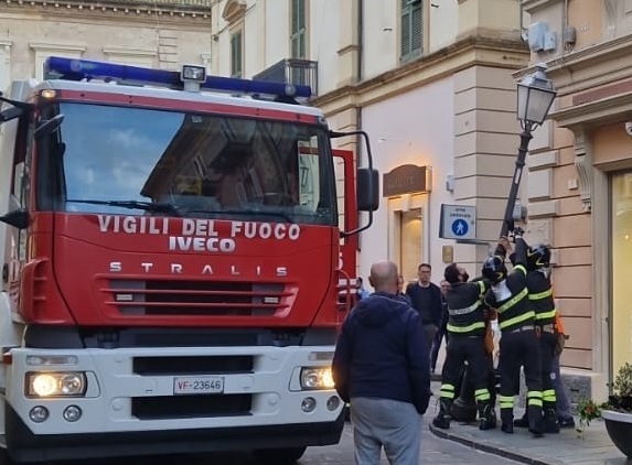 crollo-lampione-corso-de-parma-2