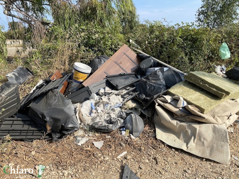 Discarica abusiva tra via San Rocco e via del Porto