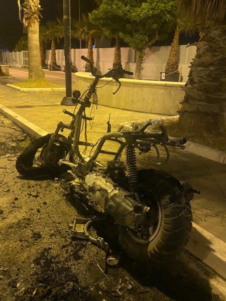 incendio-motorino-piazza-rodi-3