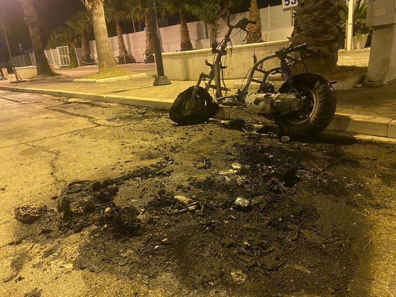 incendio-motorino-piazza-rodi-4