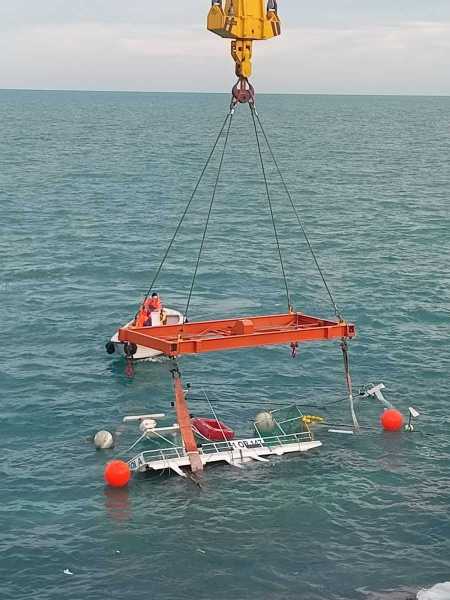 Vasto, recuperato il peschereccio affondato