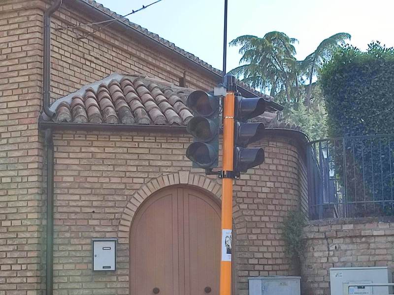 semaforo-corso-mazzini-via-giulio-cesare-3