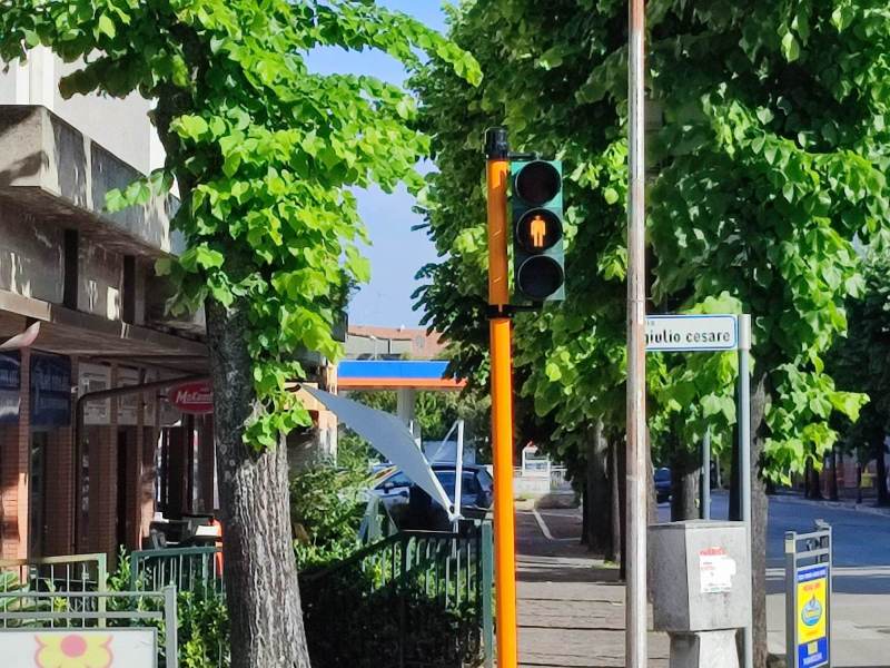 semaforo-corso-mazzini-via-giulio-cesare-4jpg