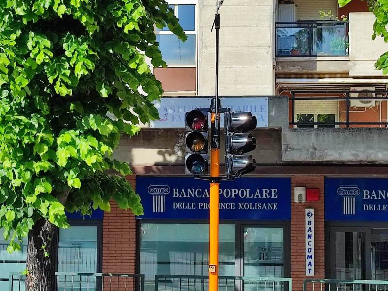 semaforo-corso-mazzini-via-giulio-cesare