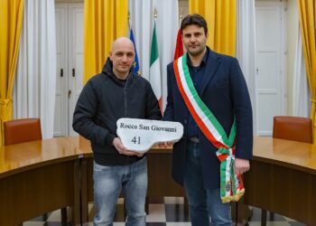 Da Rocca San Giovanni una lastra per Nuraghe Cervu
