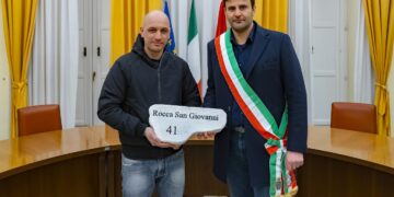 Da Rocca San Giovanni una lastra per Nuraghe Cervu