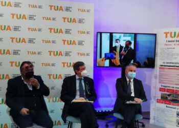 Defibrillatori a bordo per i nuovi treni Tua