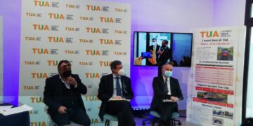 Defibrillatori a bordo per i nuovi treni Tua