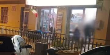 Rapina in tabaccheria: la titolare reagisce e mette in fuga il malvivente