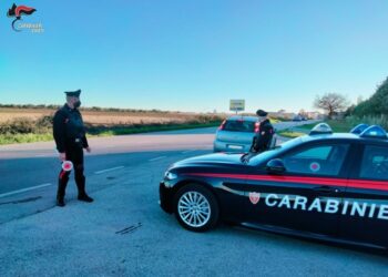 Maltrattava la moglie davanti ai figli minorenni: allontanato da casa